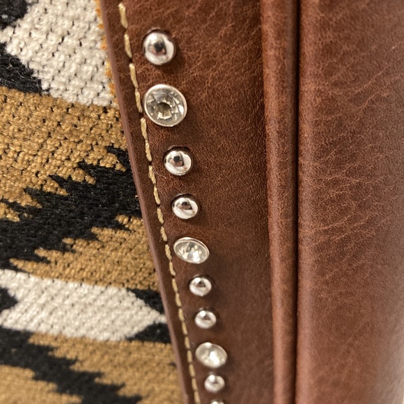 Attractive Montanawest Southwest Design Shoulder Bag - Camel Brown - Picture 10 of 10